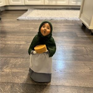 Byers Choice Collection 1998 Caroler Little Girl Holding Pantry Box.